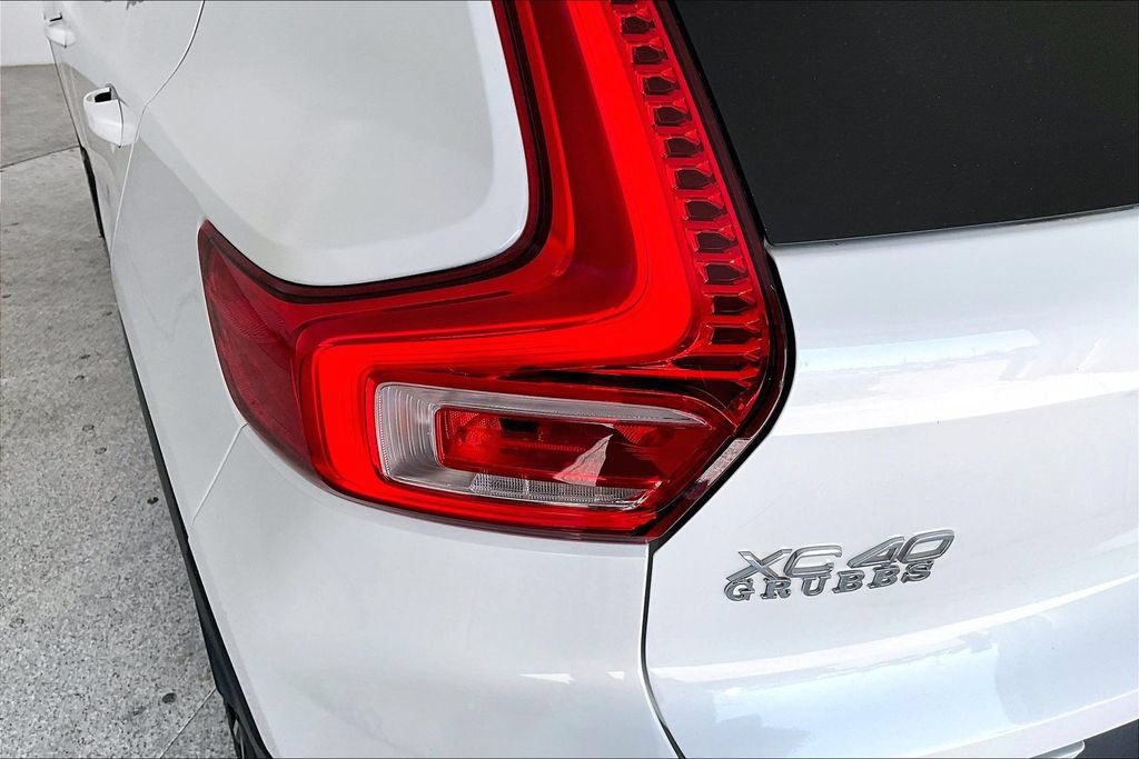 Used 2020 Volvo XC40 T5 R-Design w/ Protection Package Premier AWD/4WD image 34