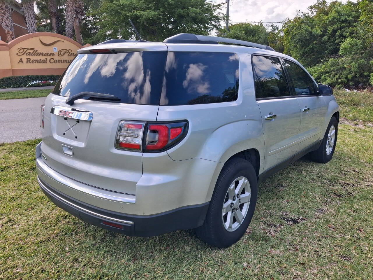 Used 2013 GMC Acadia SLE FWD image 6