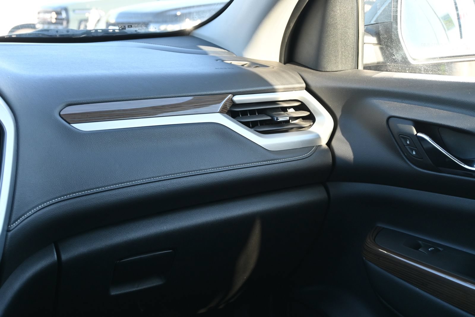 Used 2023 GMC Acadia SLE w/ Driver Convenience Package FWD image 8