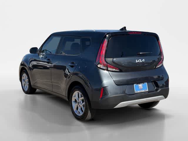 Used 2023 Kia Soul LX w/ LX Technology Package FWD image 3