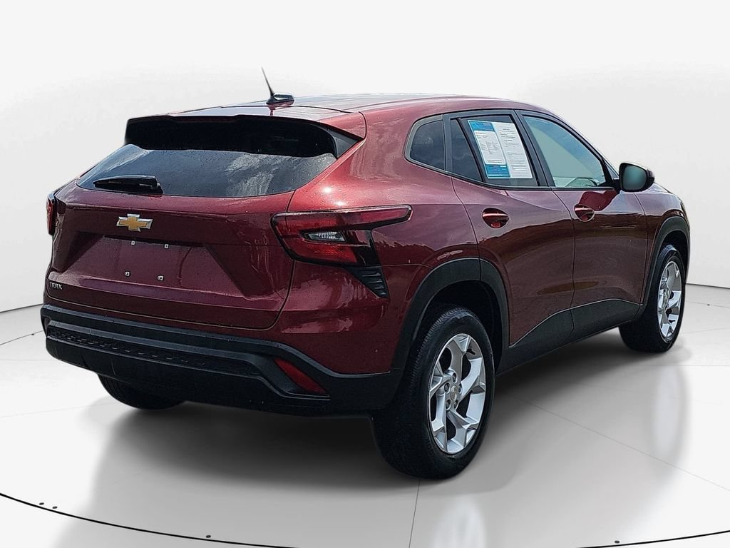 Used 2024 Chevrolet Trax LS w/ LS Convenience Package FWD image 6