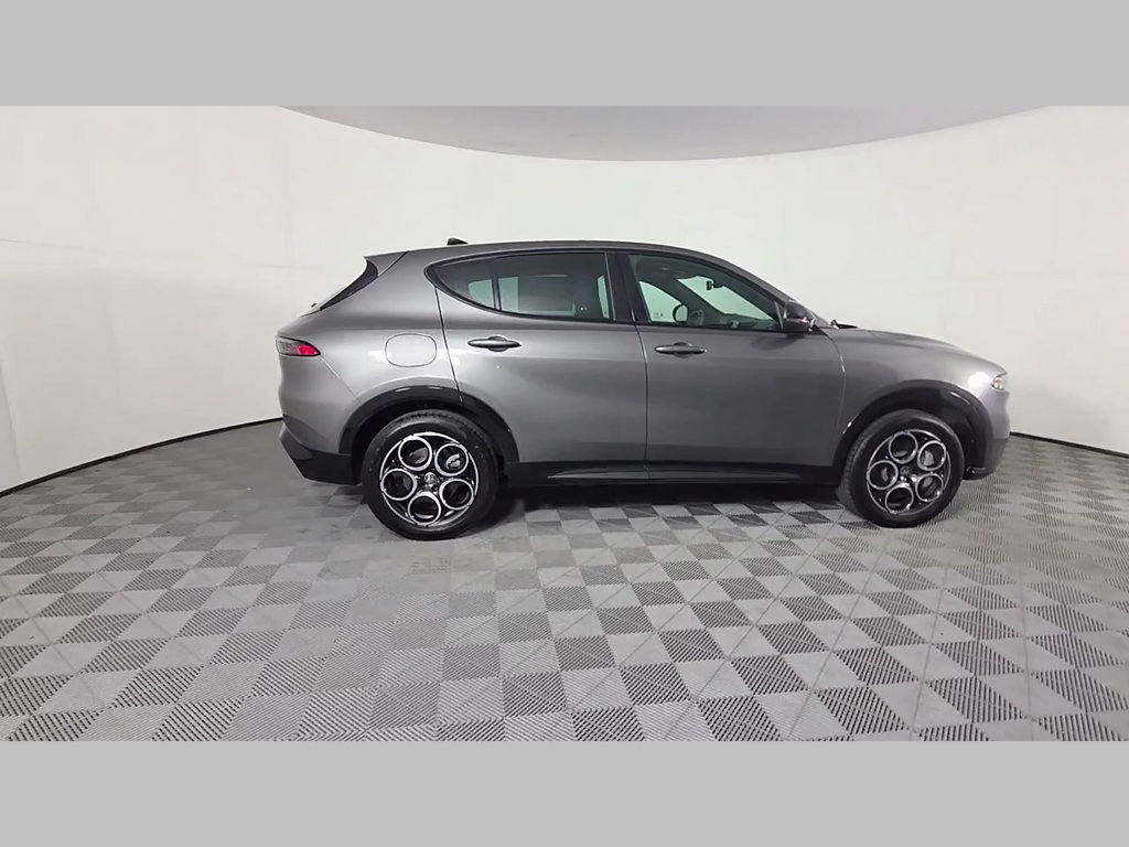 Used 2025 Alfa Romeo Tonale w/ Premium Package AWD/4WD image 37