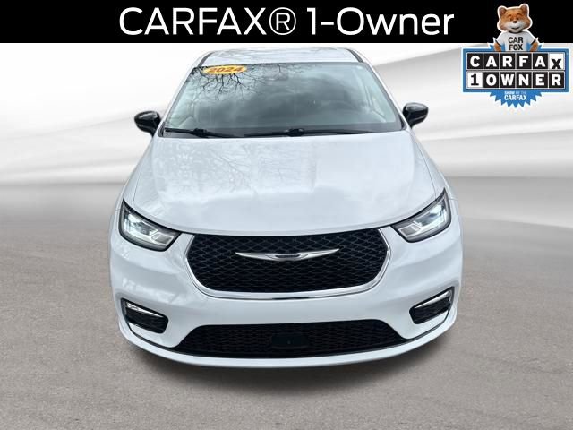 Used 2024 Chrysler Pacifica Touring-L image 2