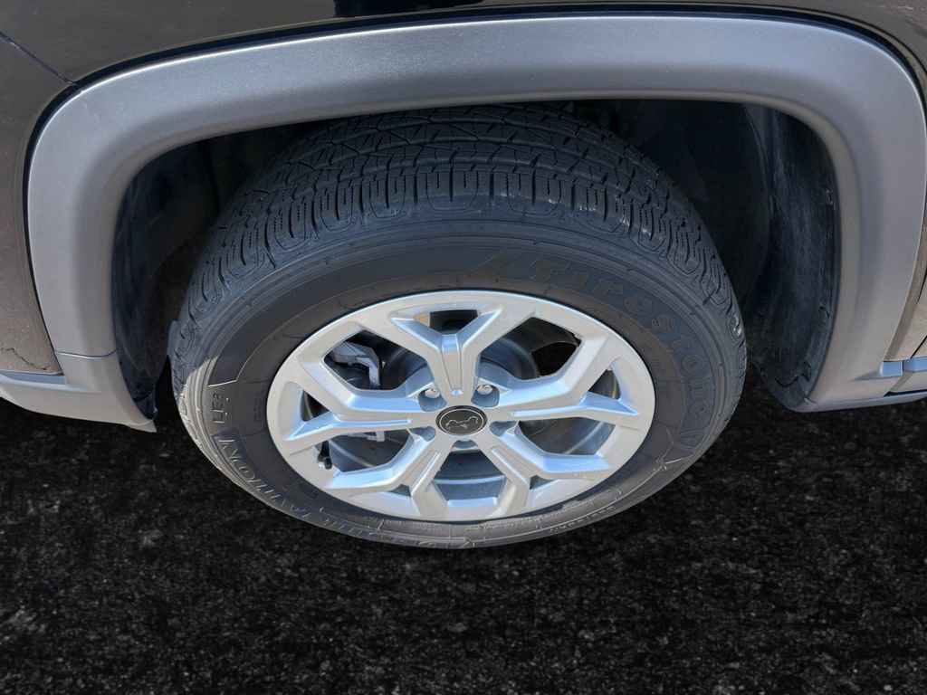 Used 2025 Jeep Compass Latitude image 9