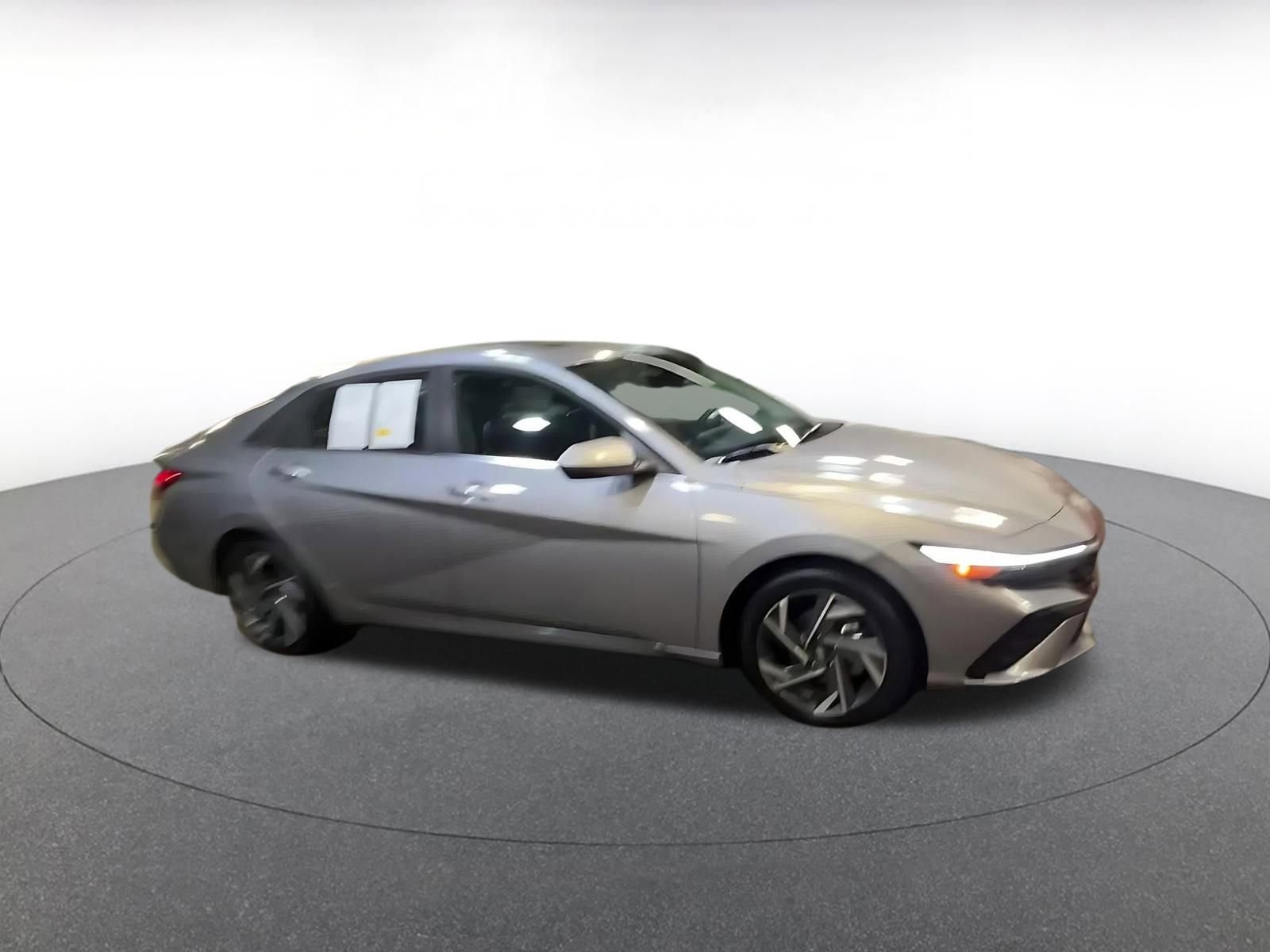 Used 2025 Hyundai Elantra SEL image 2