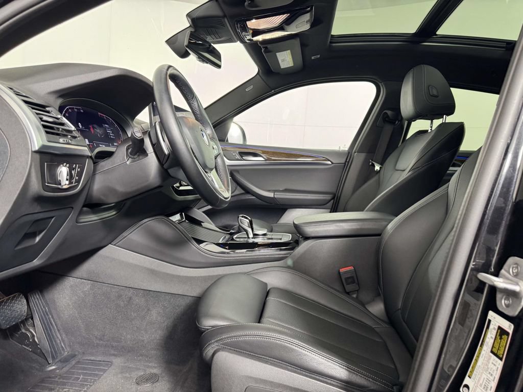 Used 2024 BMW X4 xDrive30i w/ Parking Assistance Package AWD/4WD image 4