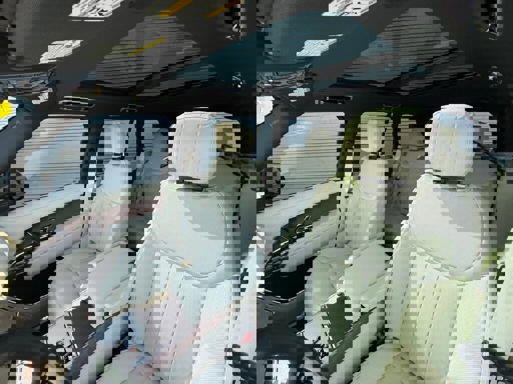 Used 2025 Land Rover Range Rover SE image 24