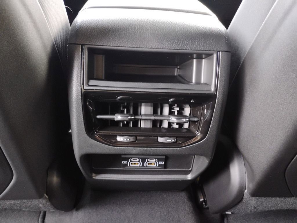 New 2025 Jeep Grand Cherokee Laredo image 17