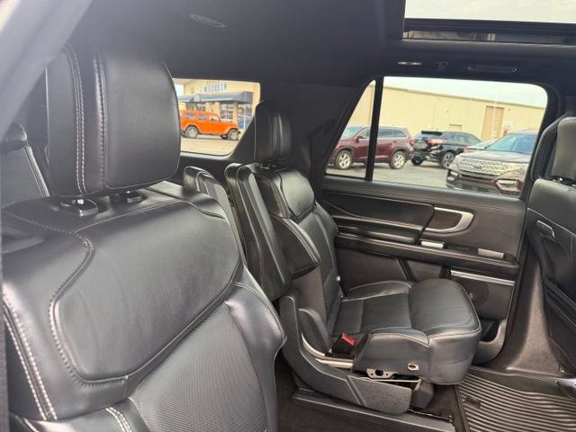 Used 2025 Ford Expedition Max Platinum w/ Stealth Appearance Package AWD/4WD image 39