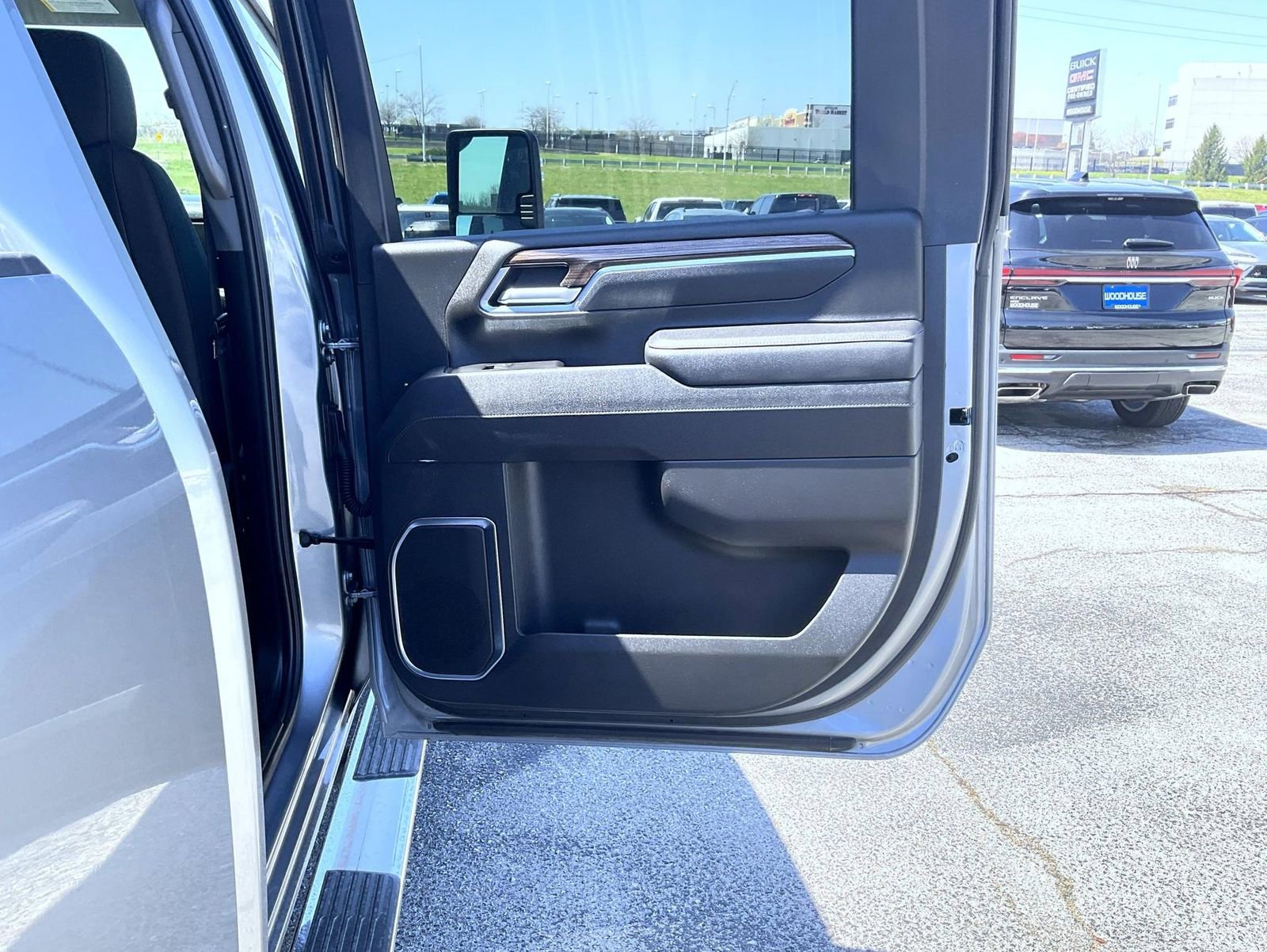 Used 2025 Chevrolet Silverado 2500 LT w/ Convenience Package image 18