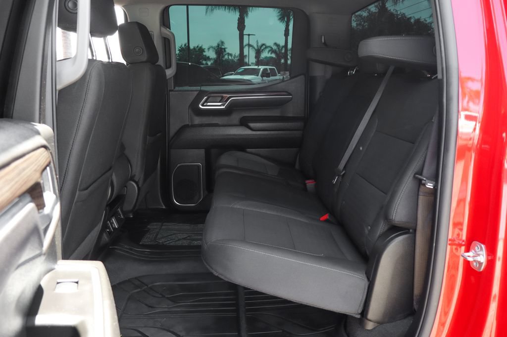 Used 2025 Chevrolet Silverado 1500 LT RWD image 37