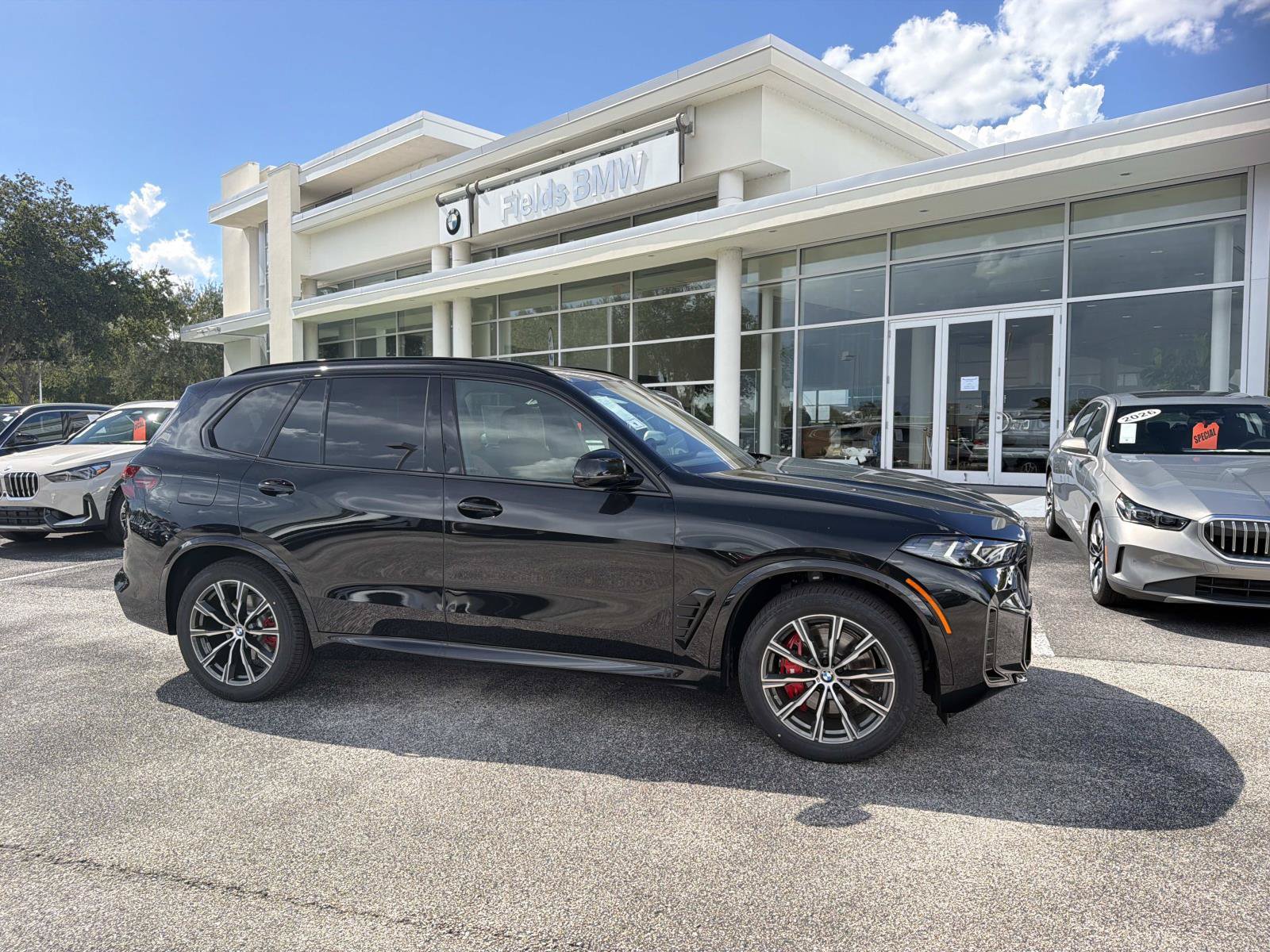 New 2026 BMW X5 xDrive40i w/ M Sport Package AWD/4WD image 1
