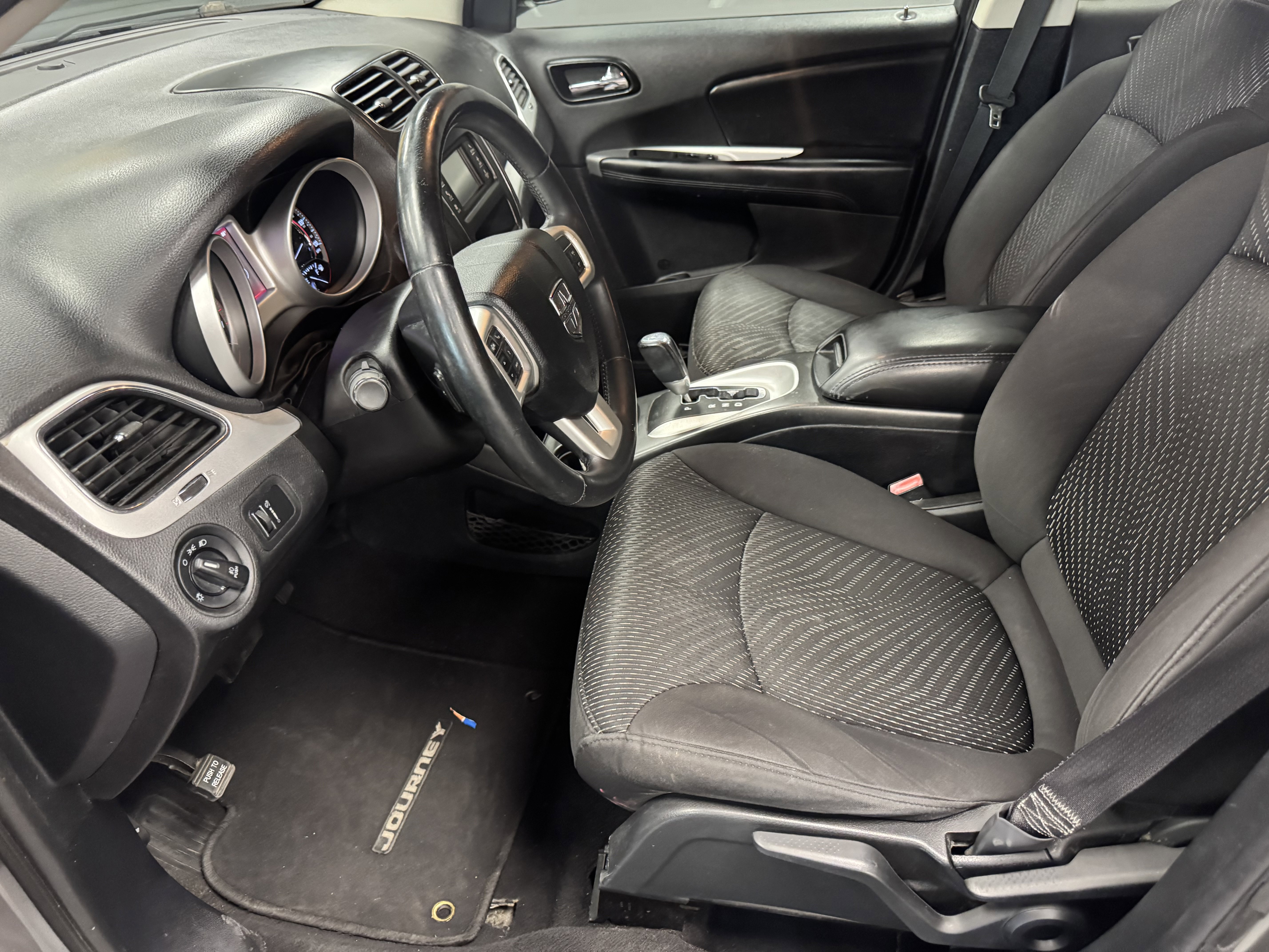 Used 2013 Dodge Journey SXT w/ Flexible Seating Group image 8