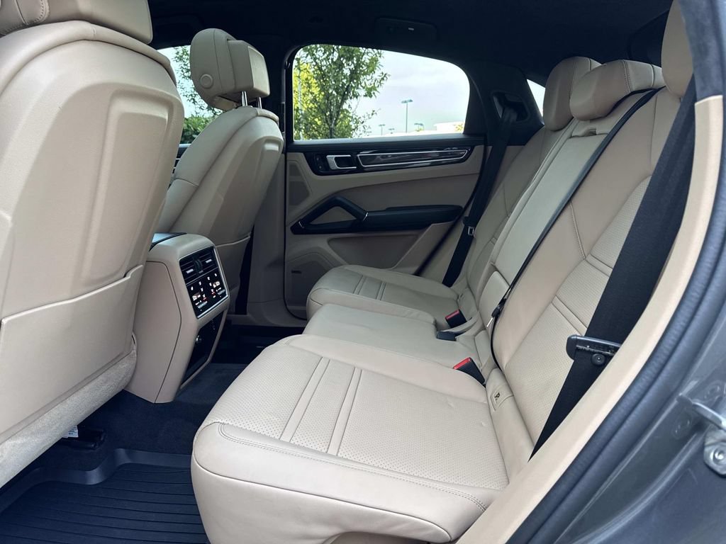 Used 2022 Porsche Cayenne GTS AWD/4WD image 13