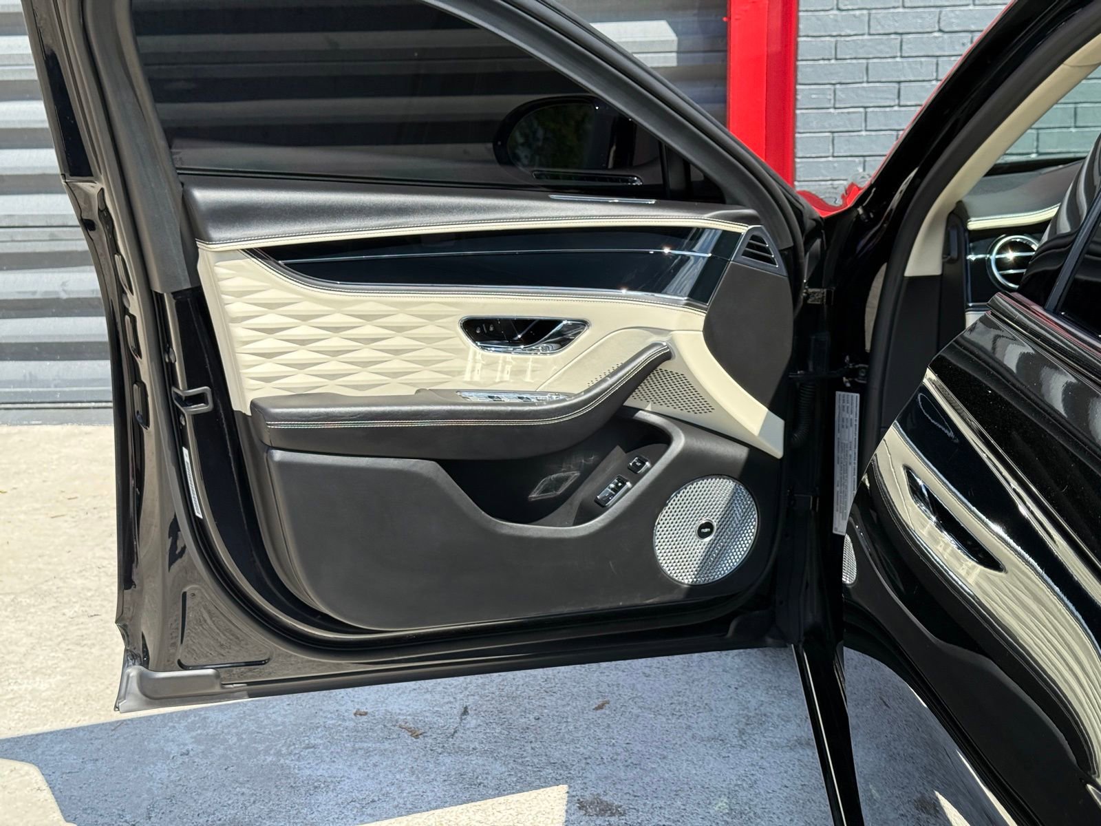 Used 2020 Bentley Flying Spur W12 image 14