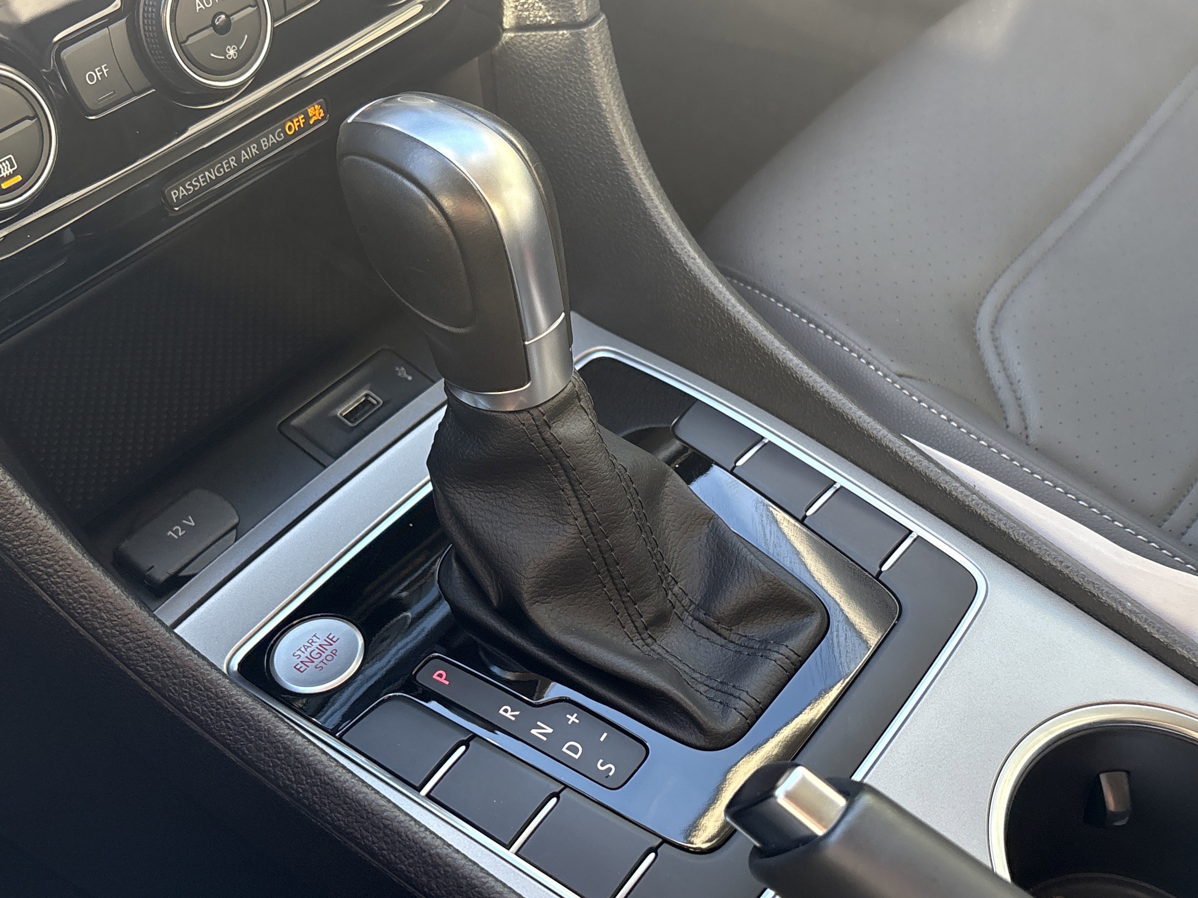 Used 2020 Volkswagen Passat 2.0T SE image 25