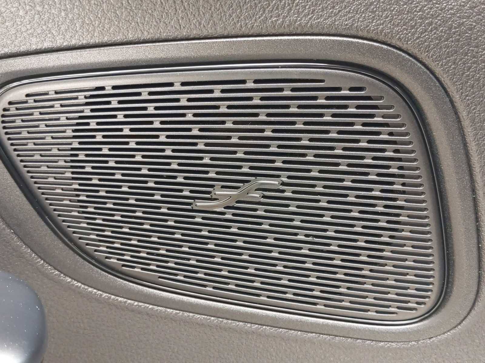 Used 2025 Mercedes-Benz GLC 300 4MATIC image 31