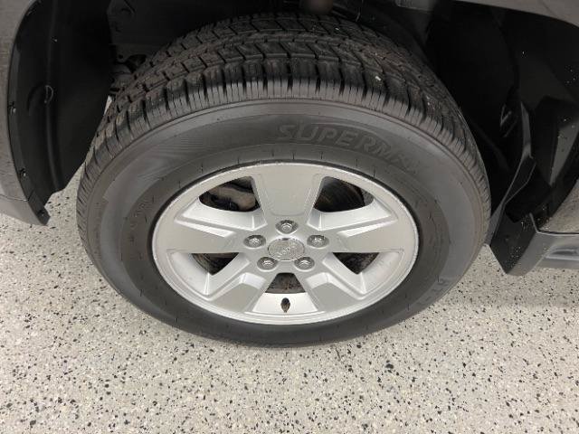 Used 2015 Jeep Compass Sport w/ Power Value Group FWD image 29