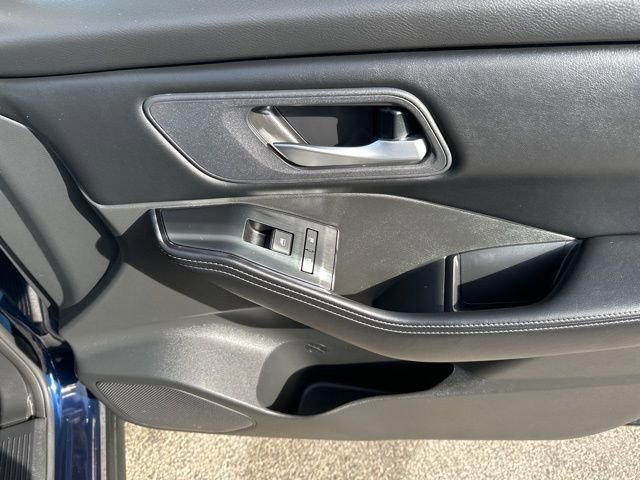 Used 2025 Nissan Rogue SV image 12