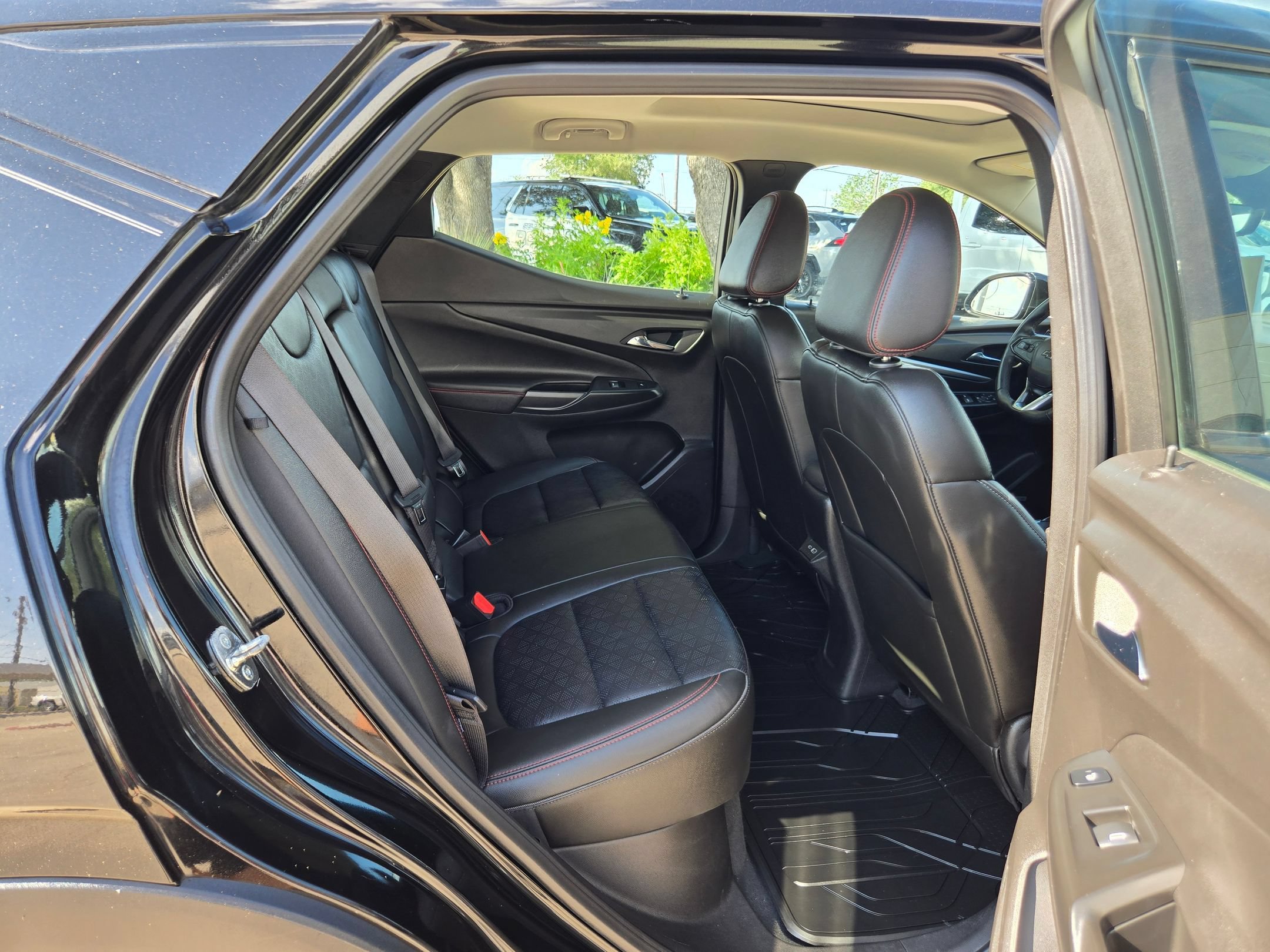 Certified 2023 Chevrolet Bolt EUV Premier w/ Sun & Sound Package FWD image 23