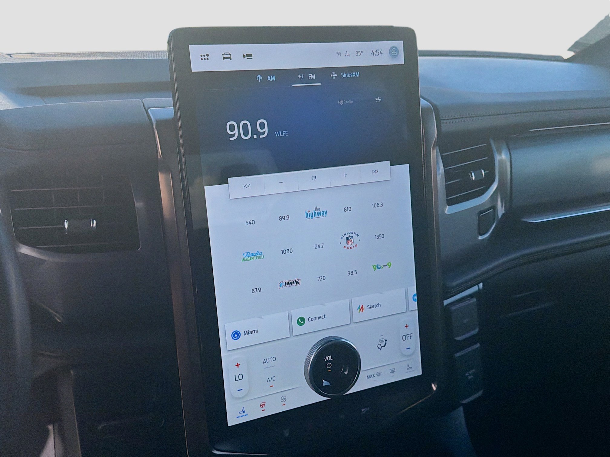 Used 2023 Ford F150 Lightning Lariat image 10