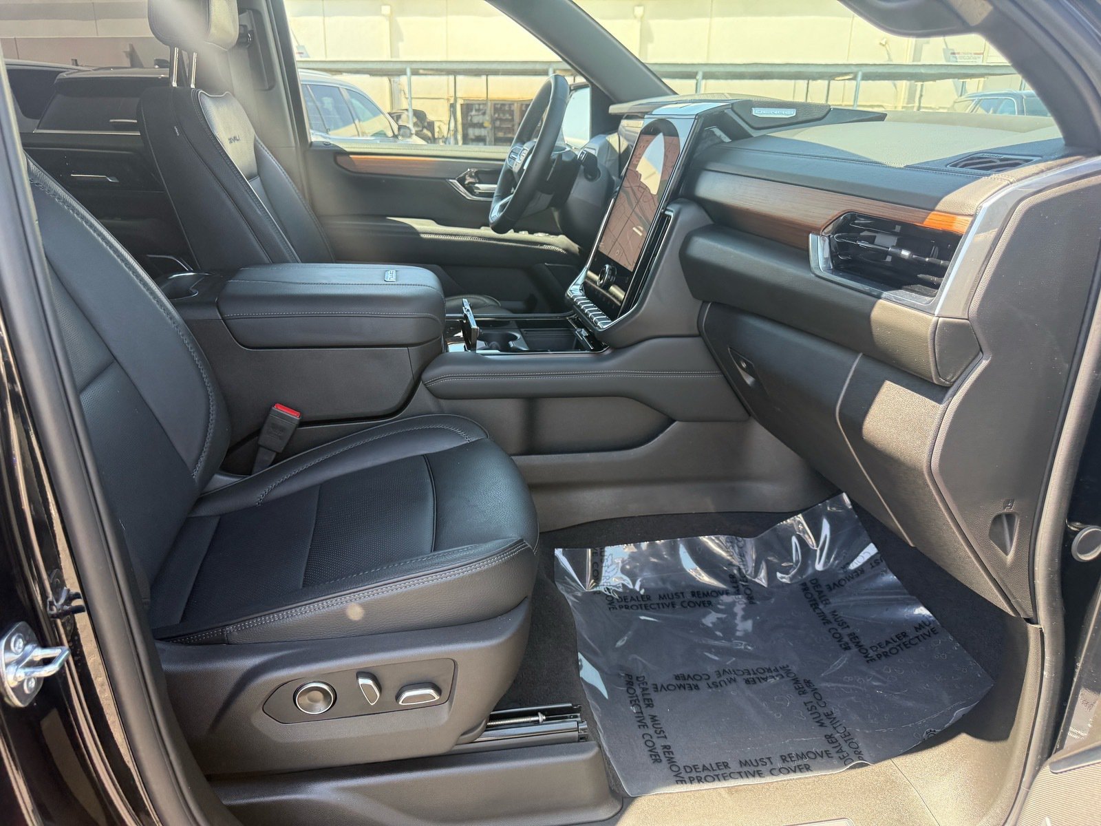 Used 2025 GMC Yukon XL Denali AWD/4WD image 29