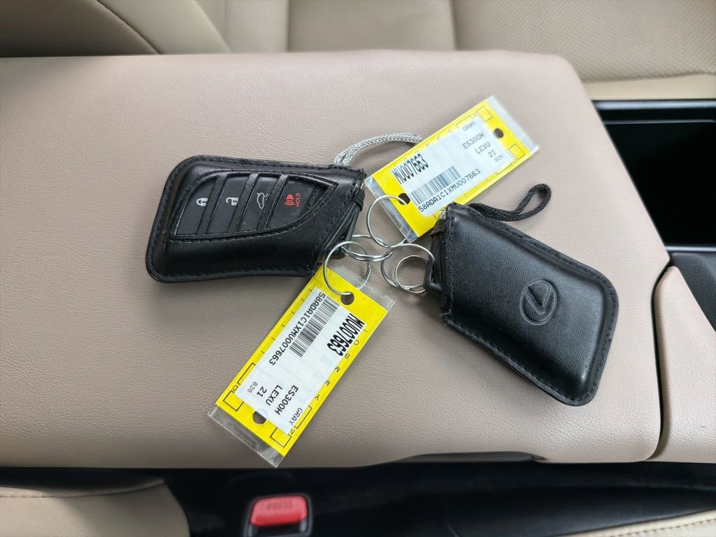 Used 2021 Lexus ES 300h w/ Premium Package image 34