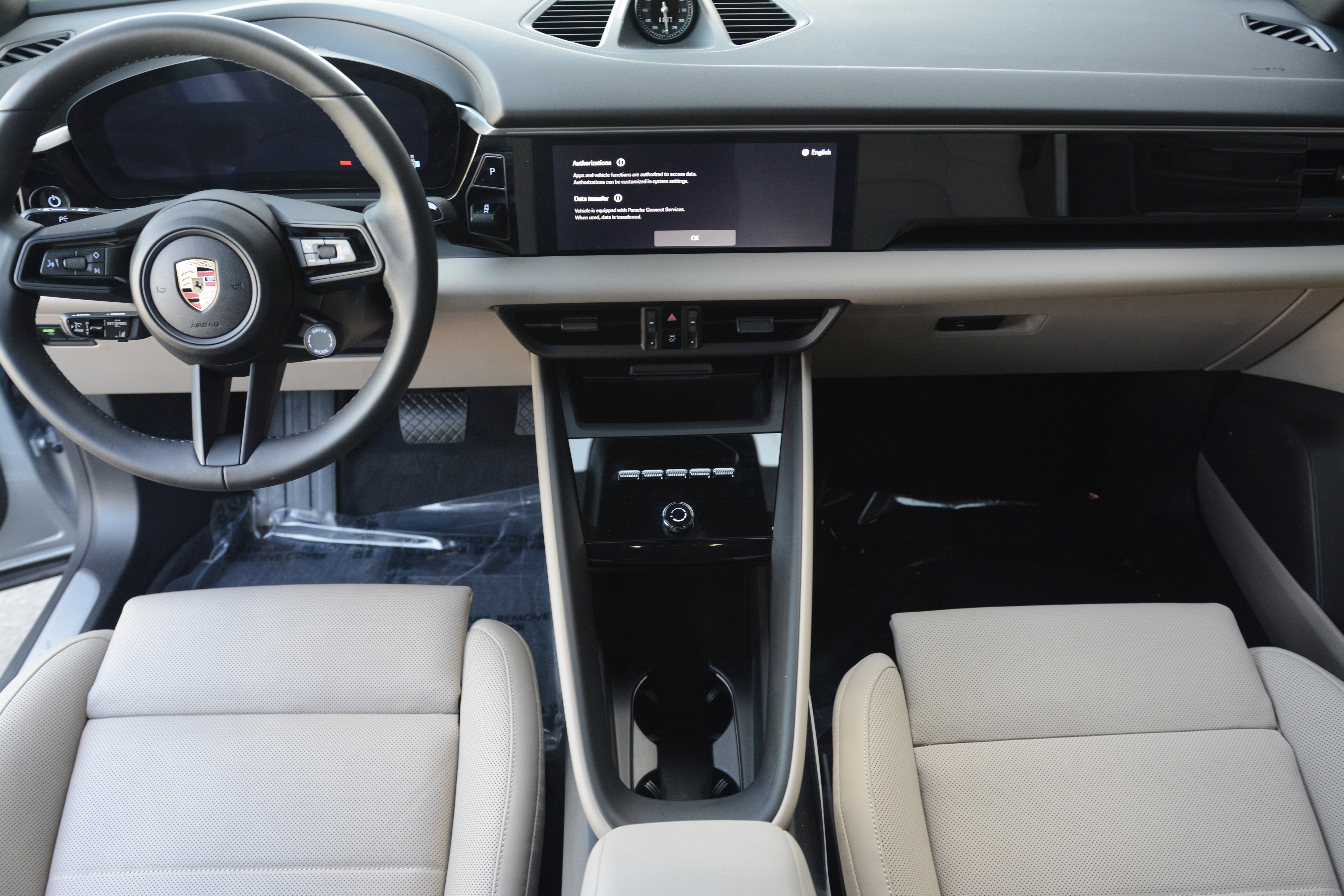 Certified 2025 Porsche Macan 4 Electric image 12