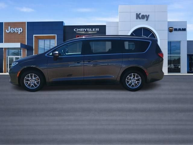 Used 2022 Chrysler Pacifica Touring-L image 2