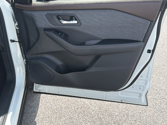 Used 2023 Nissan Rogue SV FWD image 14