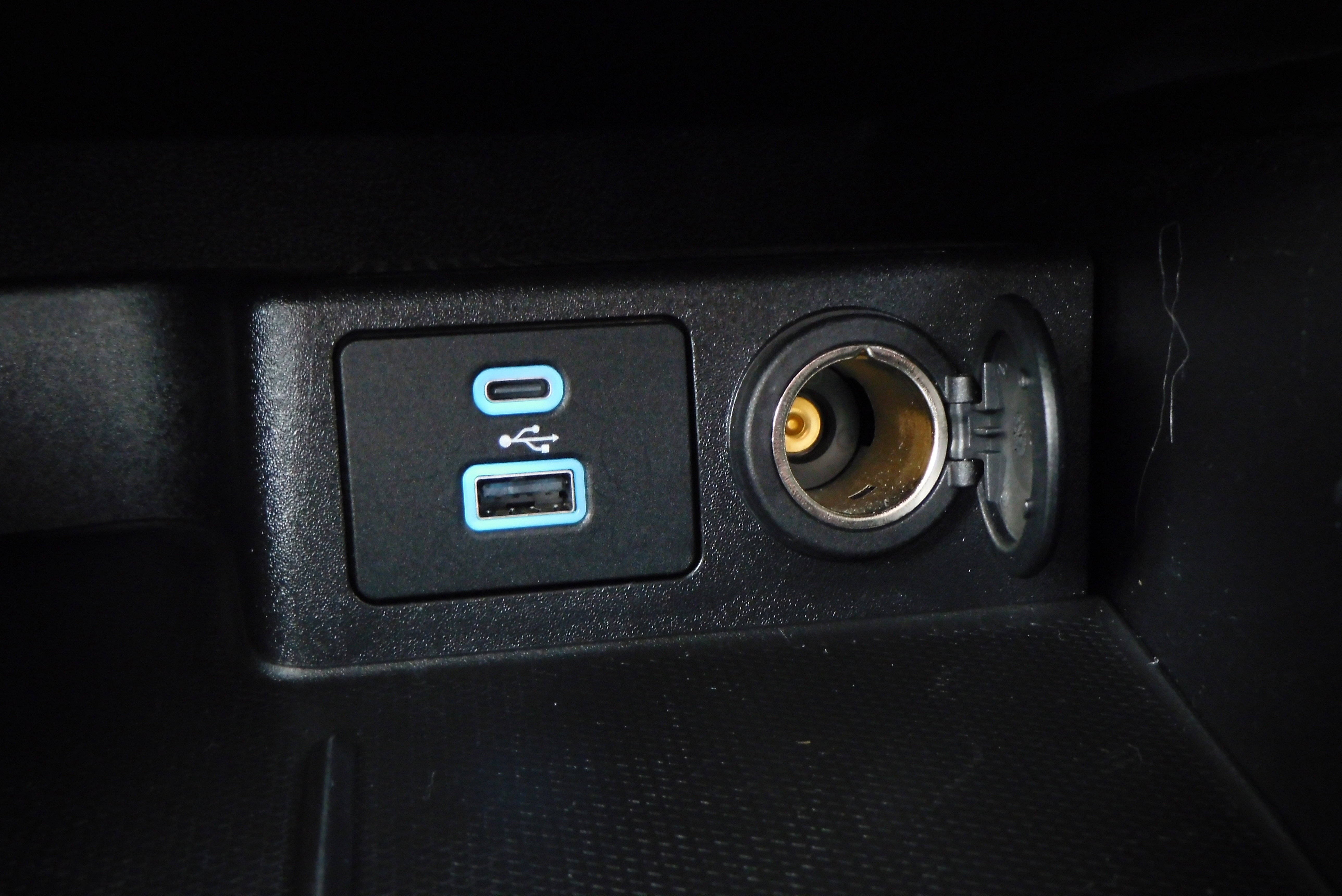 Used 2022 Ford Escape Titanium image 25