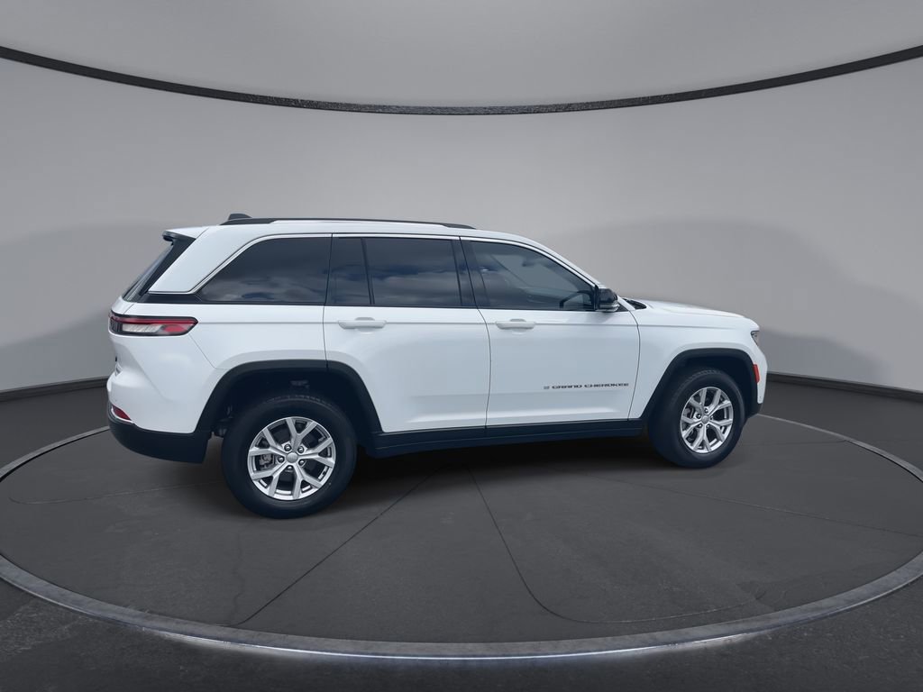 Used 2022 Jeep Grand Cherokee Limited w/ Luxury Tech Group II image 9