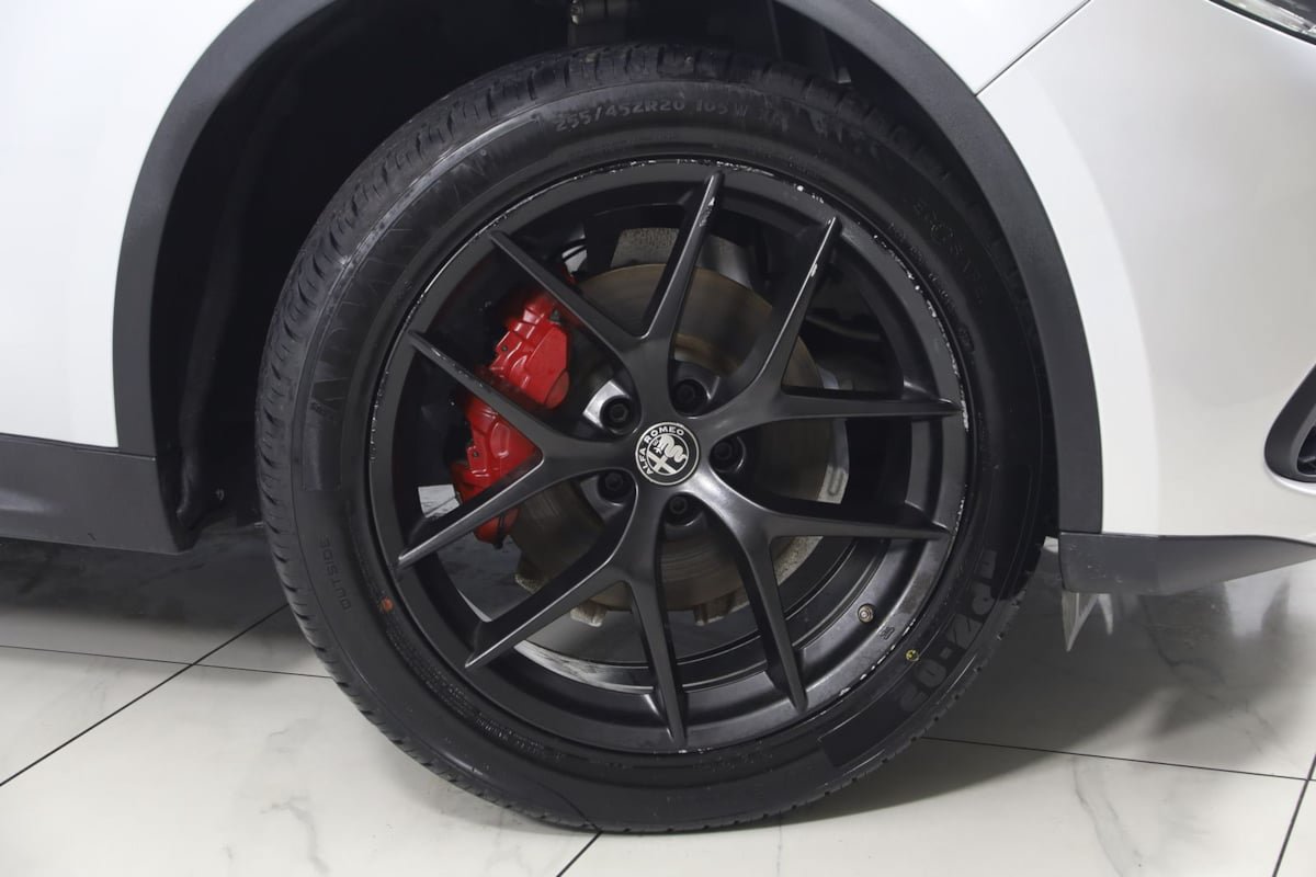 Used 2019 Alfa Romeo Stelvio w/ Nero Edizione RWD image 14