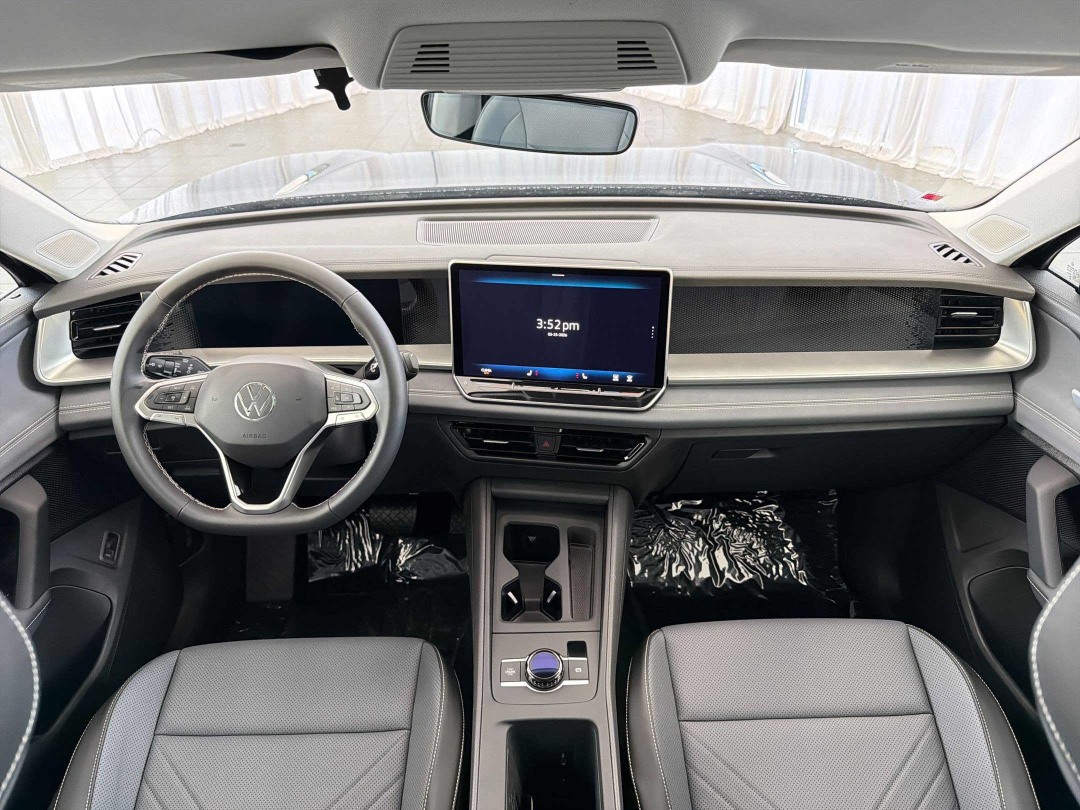 New 2026 Volkswagen Tiguan SE FWD image 16