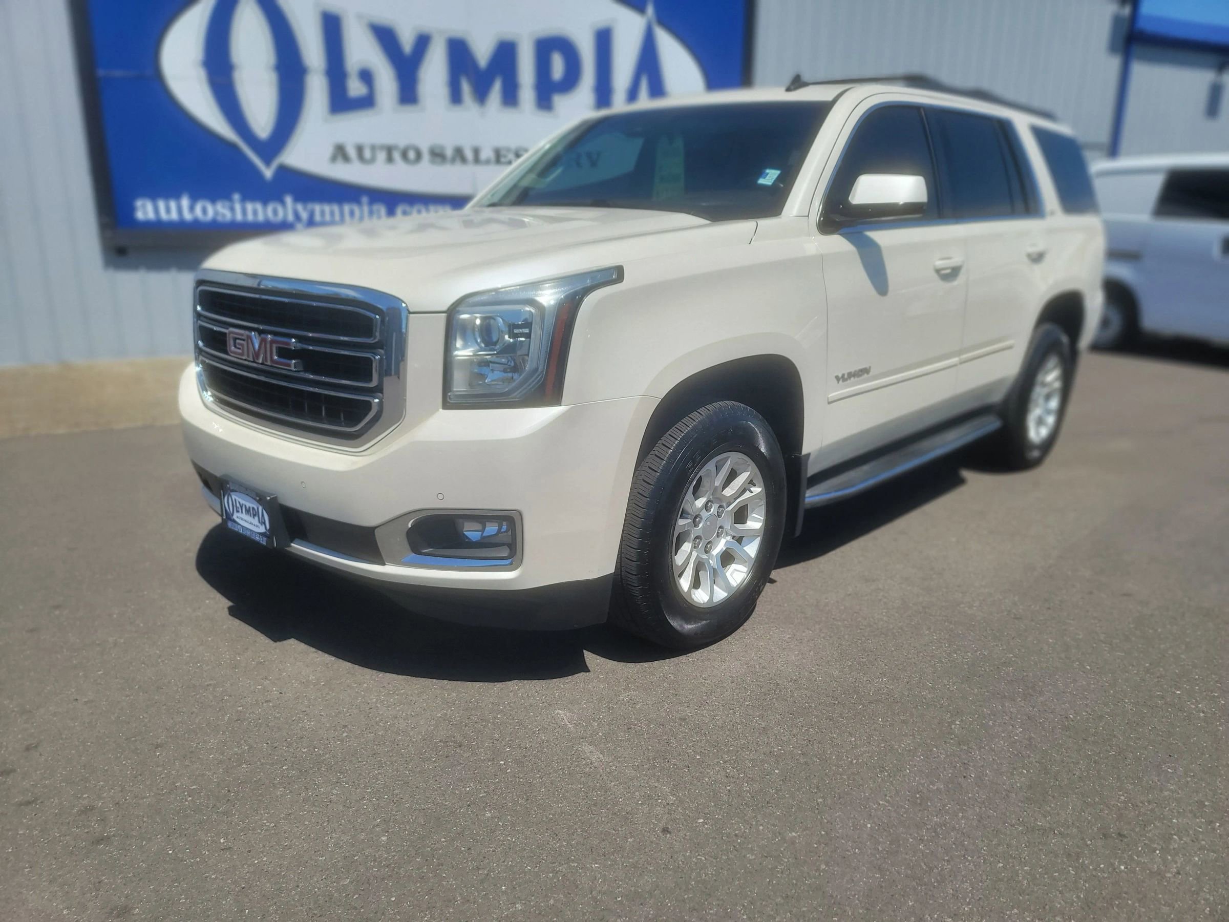 Used 2015 GMC Yukon SLT w/ HD Trailering Package AWD/4WD image 2