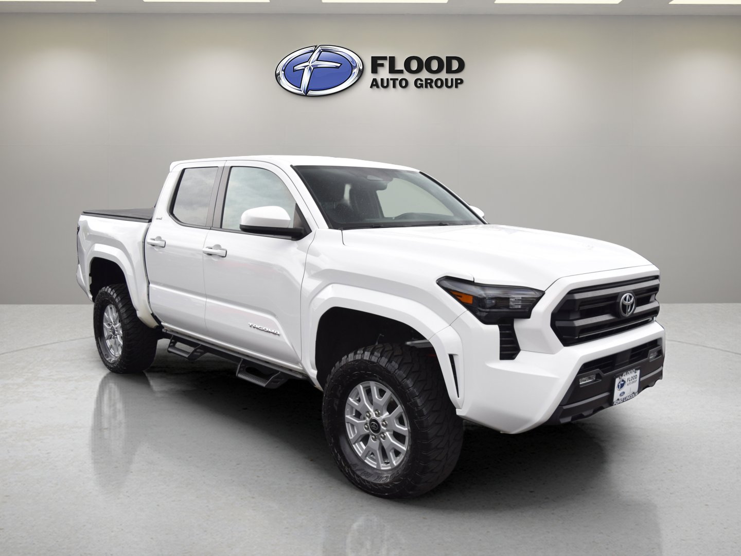 Used 2025 Toyota Tacoma SR5 AWD/4WD image 1