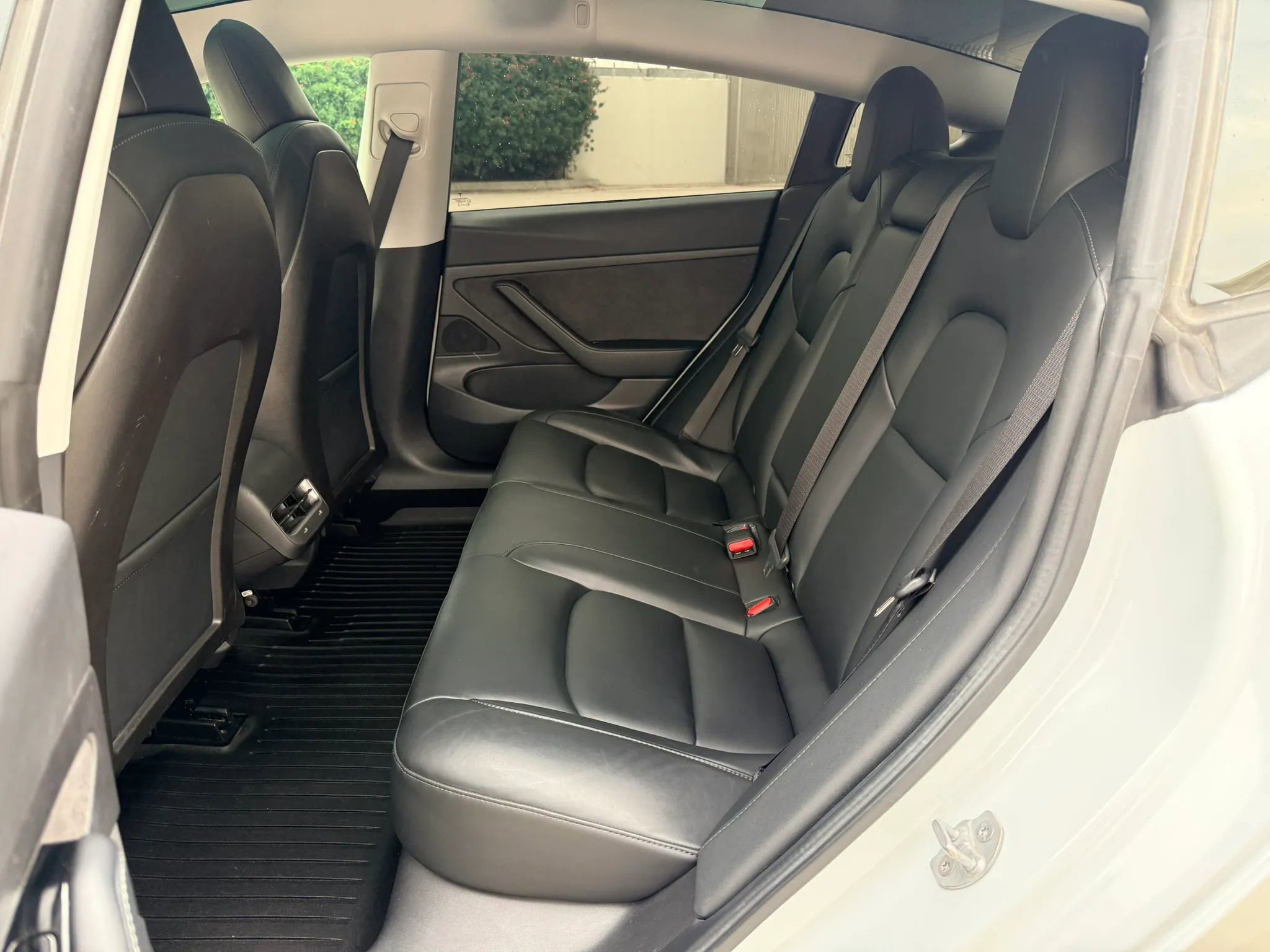 Used 2020 Tesla Model 3 Standard Range RWD image 11