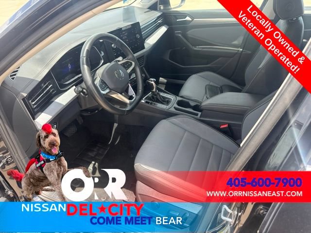 Used 2025 Volkswagen Jetta SE FWD image 14