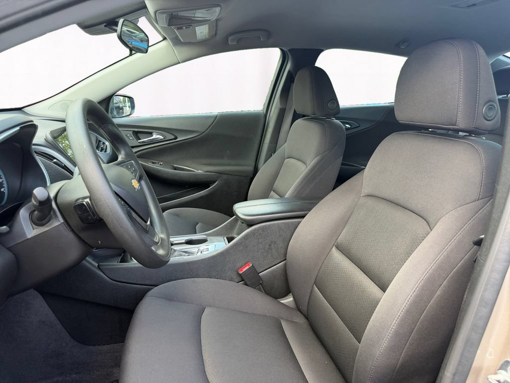 Used 2025 Chevrolet Malibu LT FWD image 9