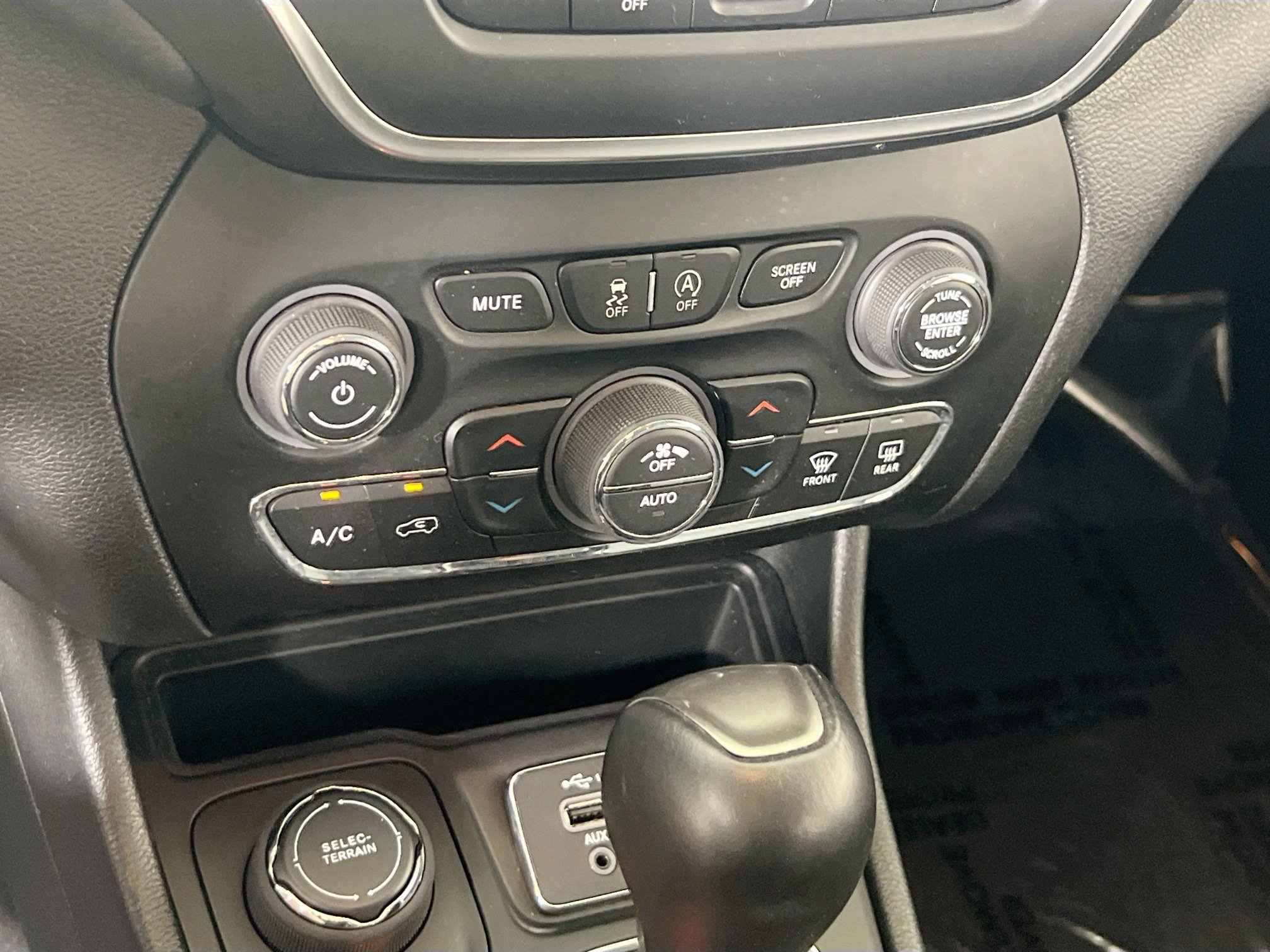 Used 2022 Jeep Cherokee Latitude Lux AWD/4WD image 15