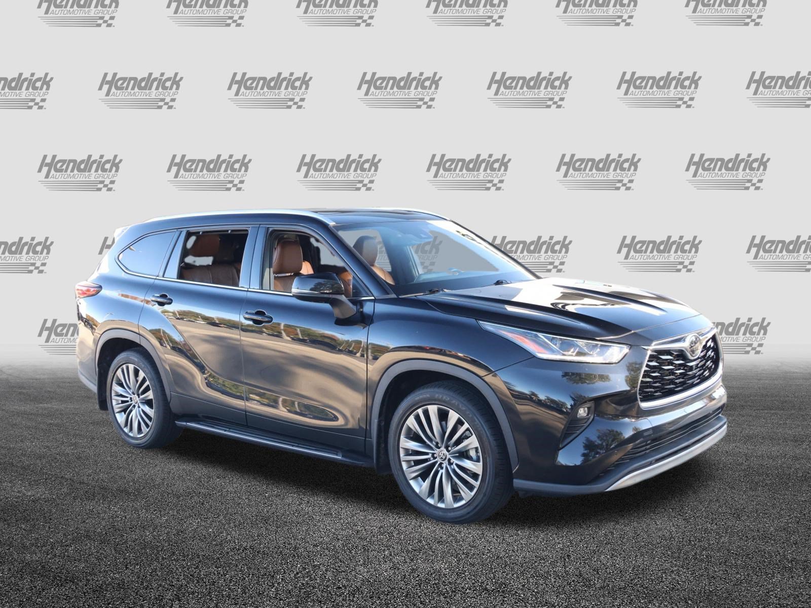 Used 2021 Toyota Highlander Platinum AWD/4WD image 2