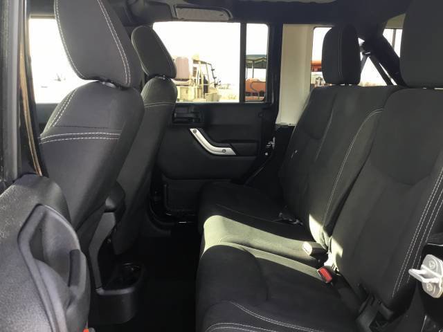 Used 2015 Jeep Wrangler Unlimited Sahara image 12