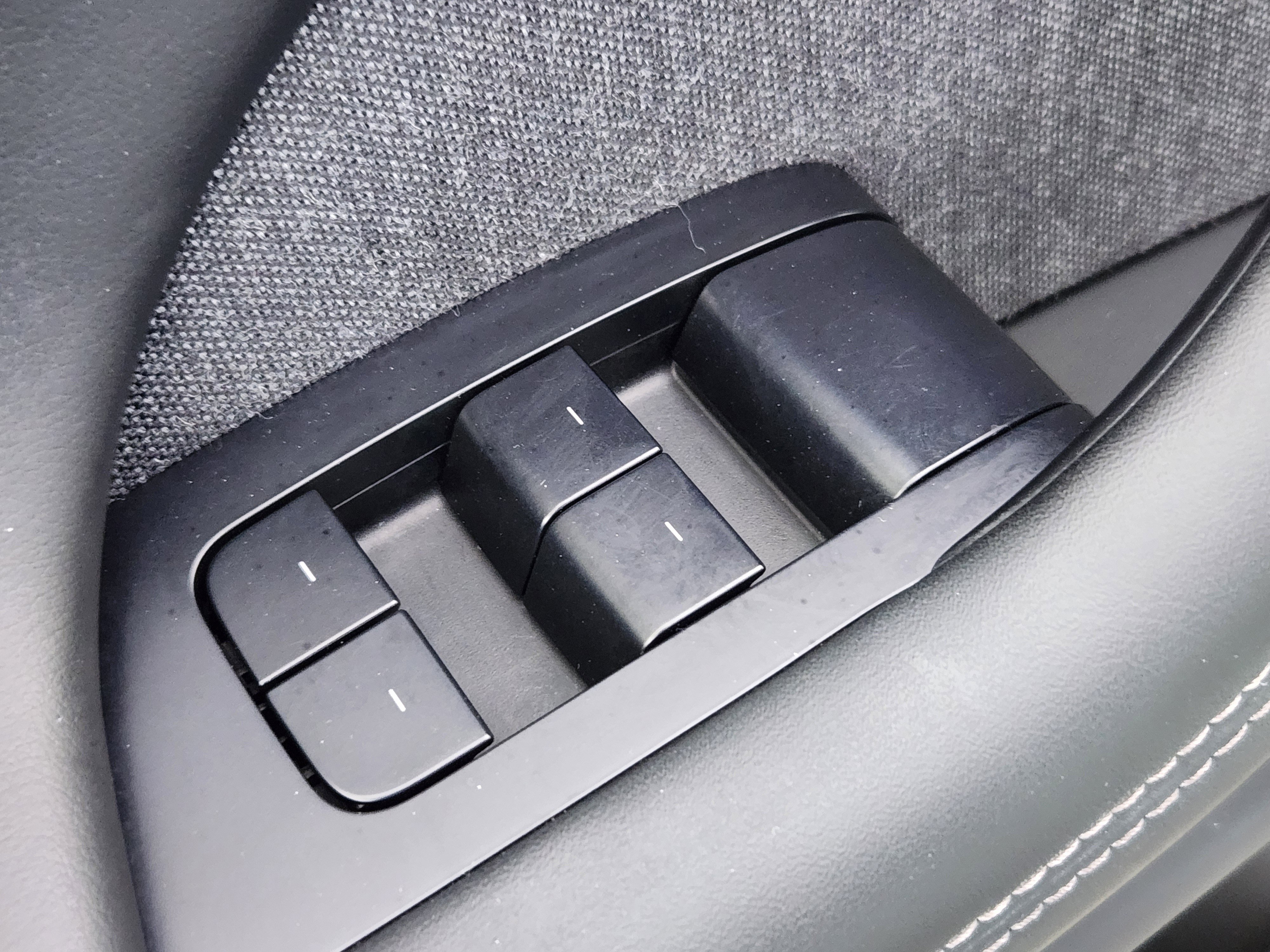 Used 2022 Tesla Model X image 18