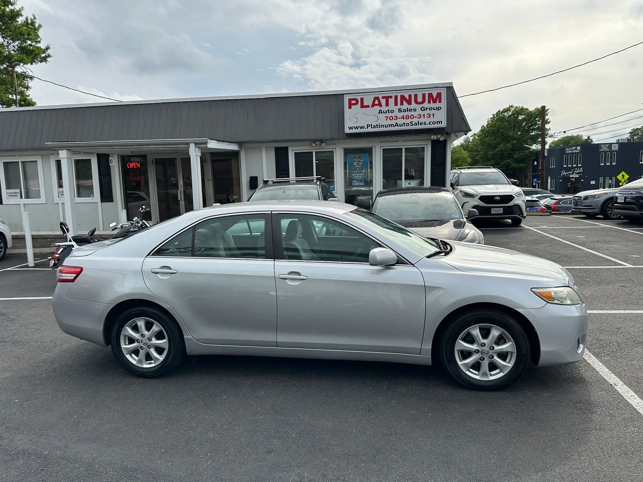 Used 2011 Toyota Camry LE w/ LE Extra-Value Pkg FWD image 5