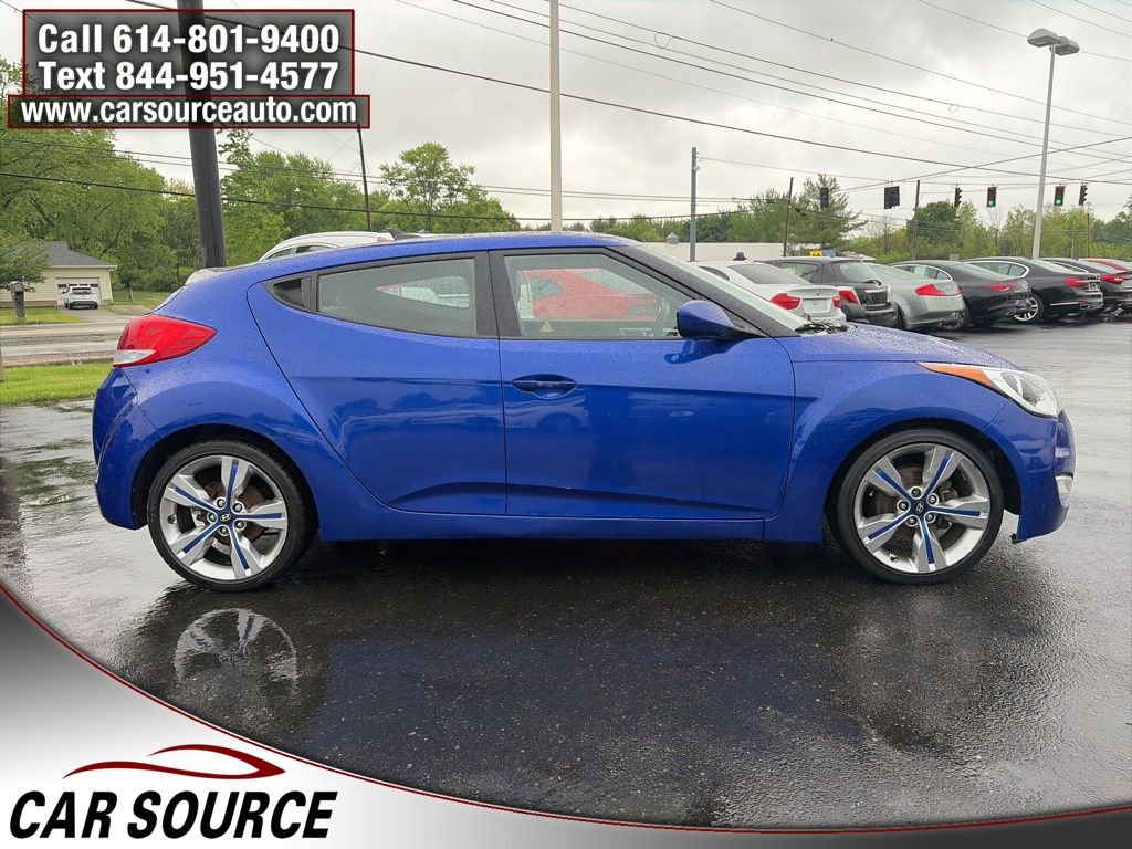 Used 2013 Hyundai Veloster w/ Tech Pkg FWD image 4
