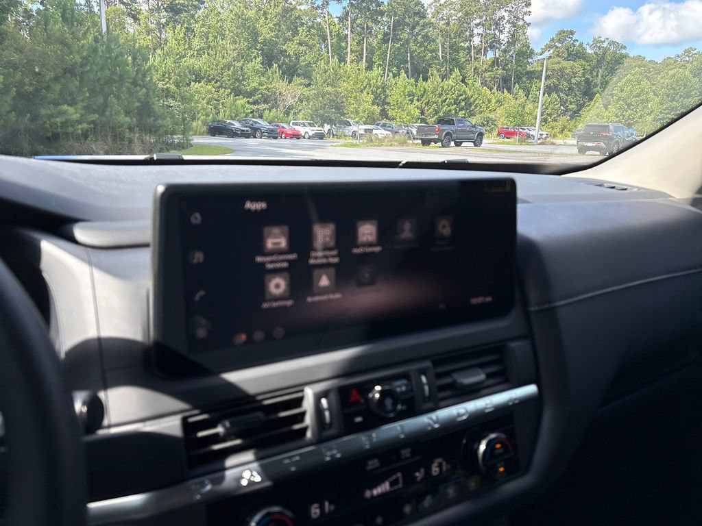 Used 2026 Nissan Pathfinder S FWD image 33
