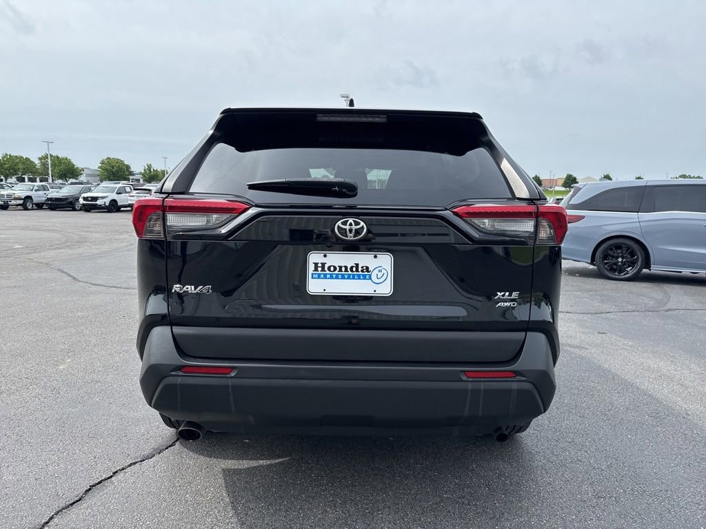 Used 2019 Toyota RAV4 XLE AWD/4WD image 6