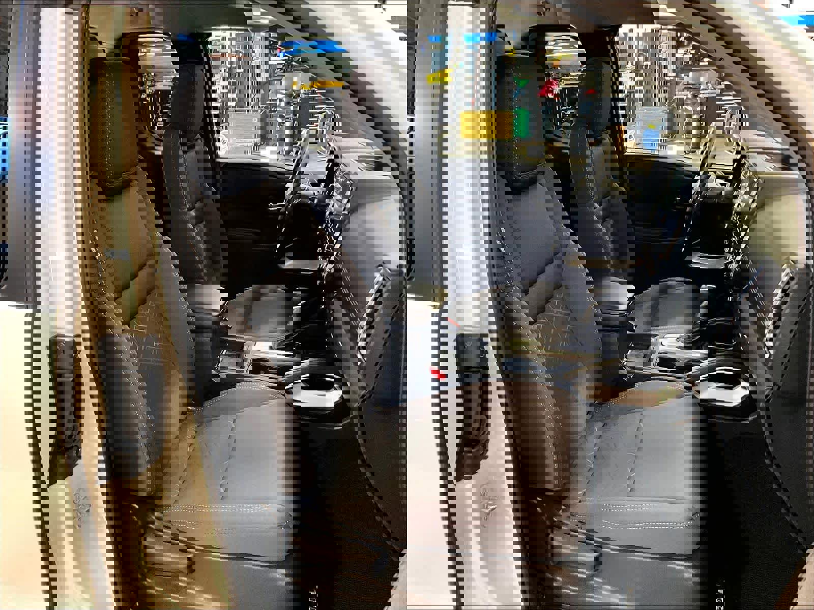 Used 2025 Nissan Frontier SV image 11