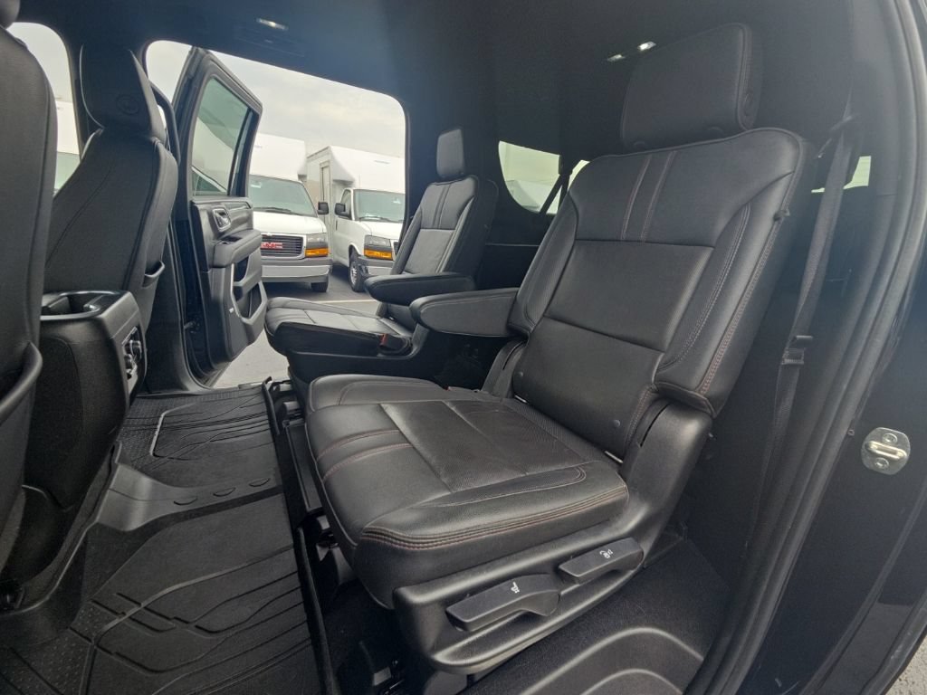 Used 2022 Chevrolet Suburban RST w/ Luxury Package AWD/4WD image 31