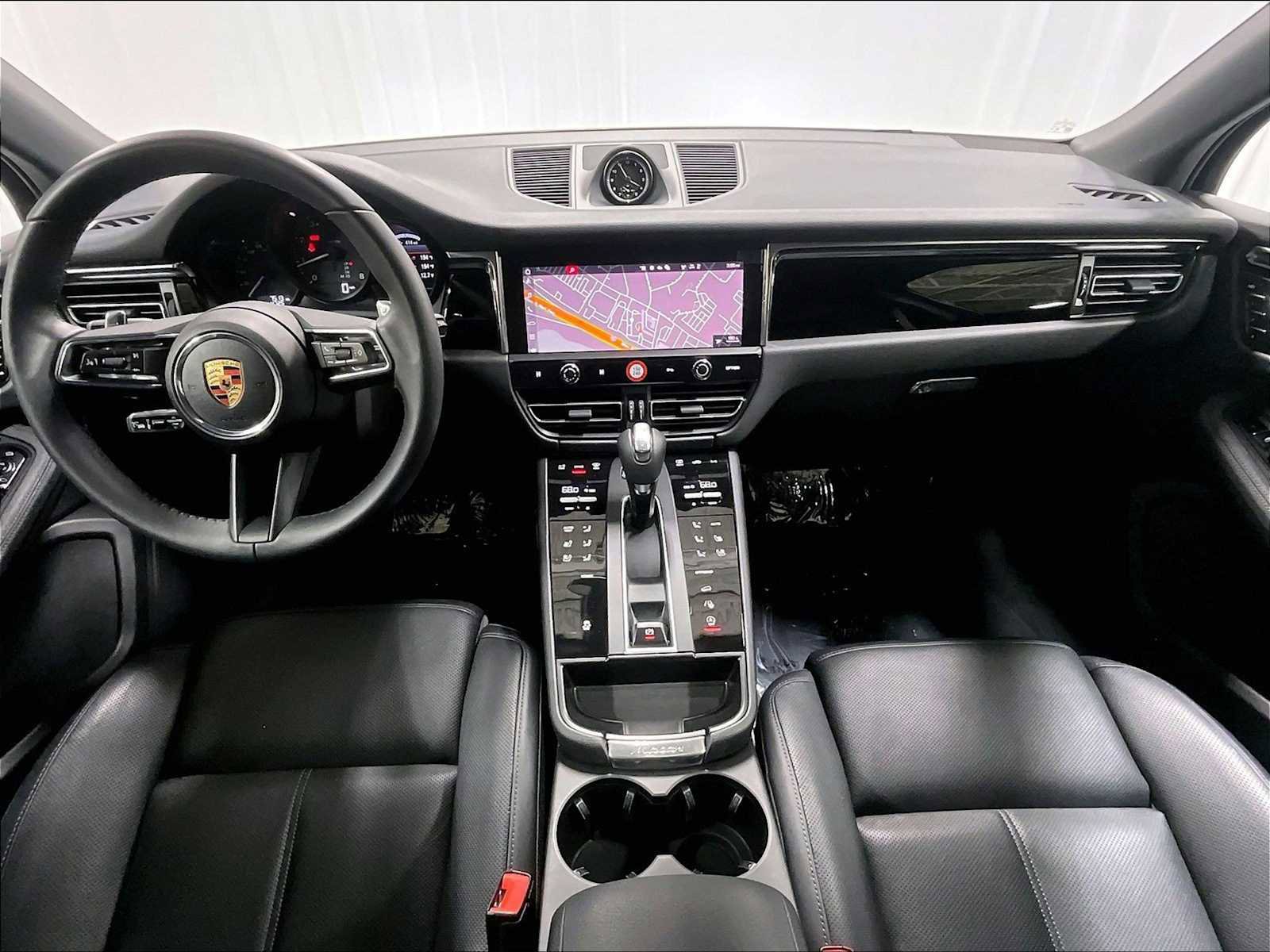 Used 2025 Porsche Macan image 16